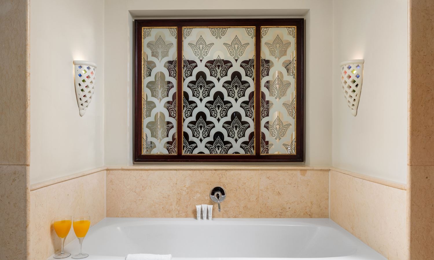 rooms-standard-family-interleading-room-pool-view