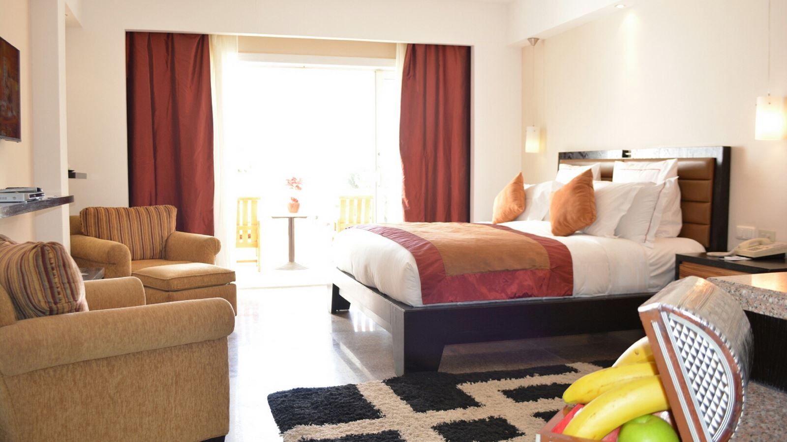 rooms-deluxe-sea--pool-view