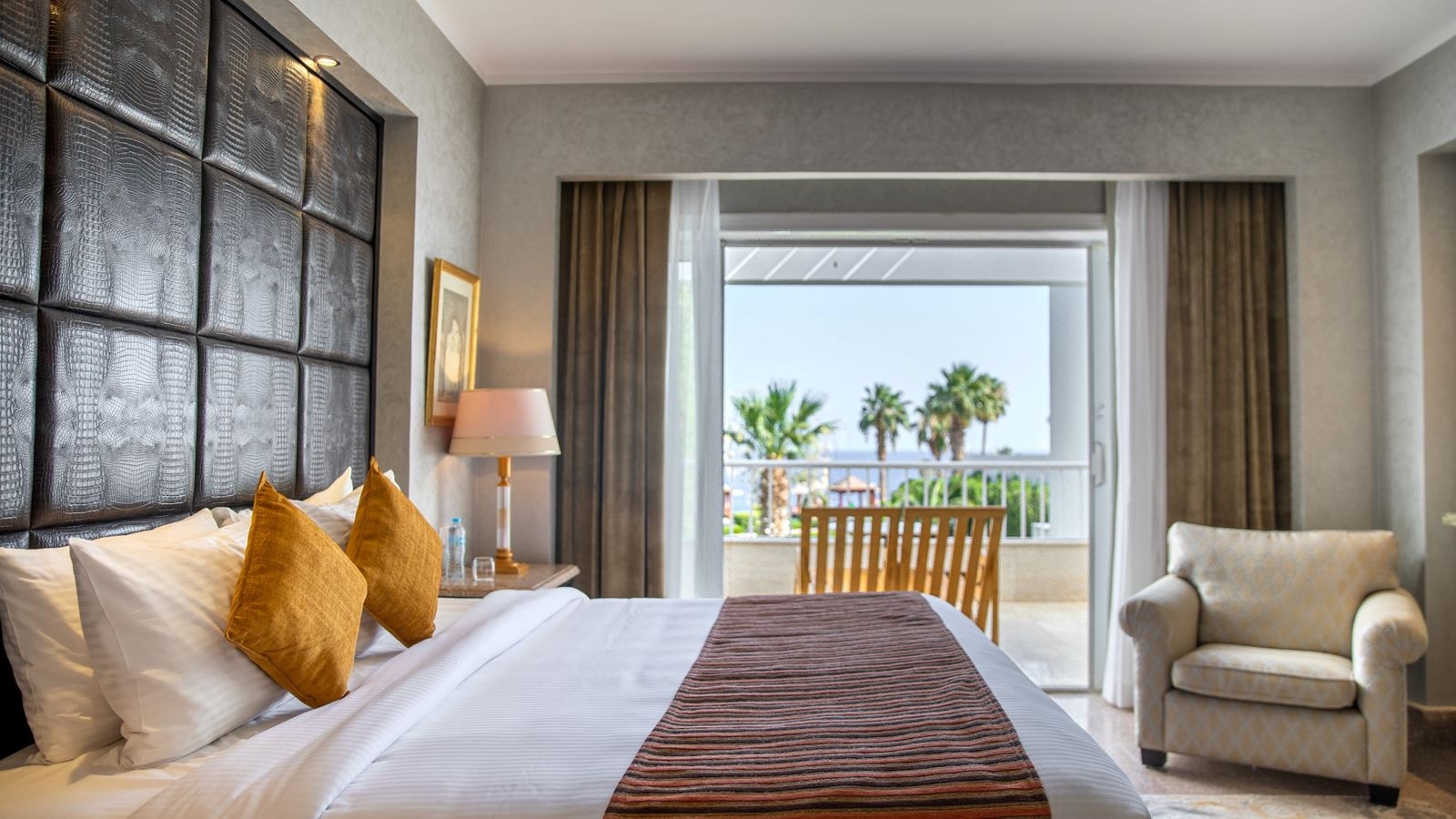 rooms-presidential-suite-02-bed-rooms