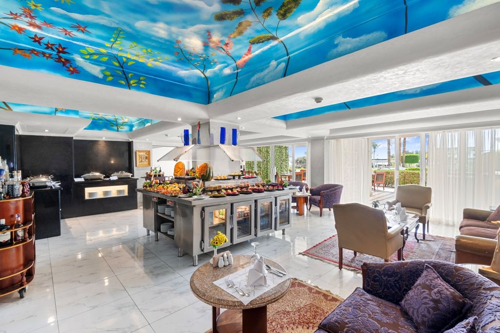 restaurants-royal-lounge