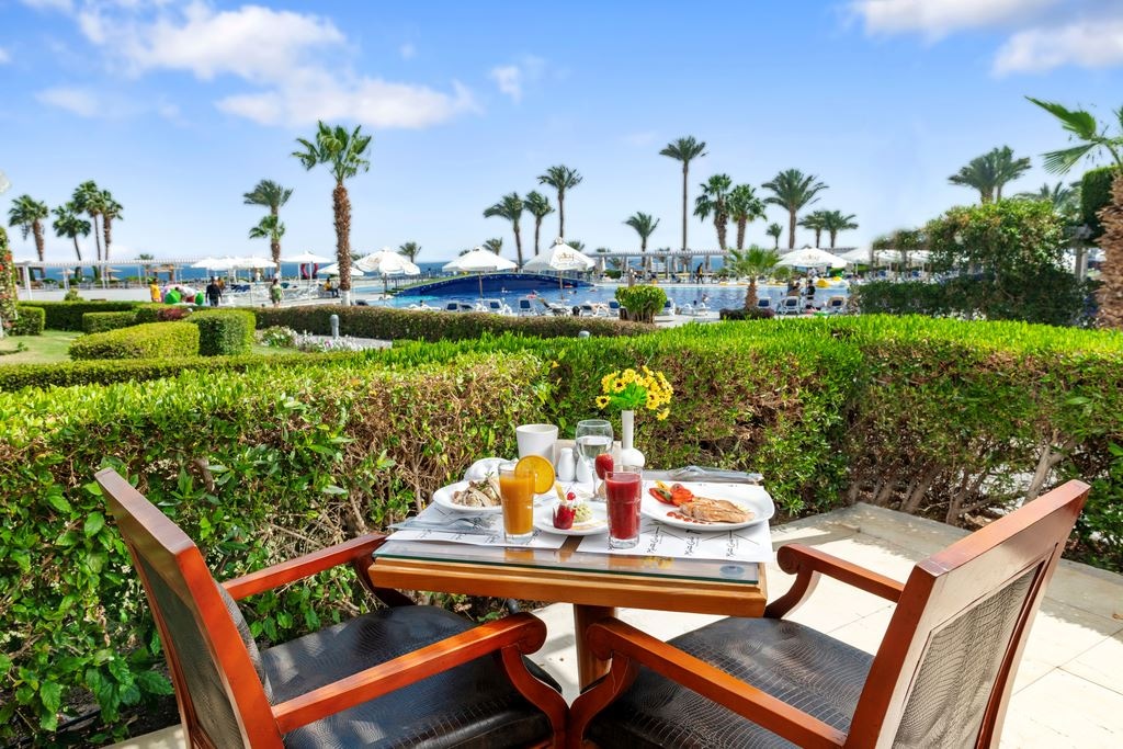 restaurants-royal-lounge