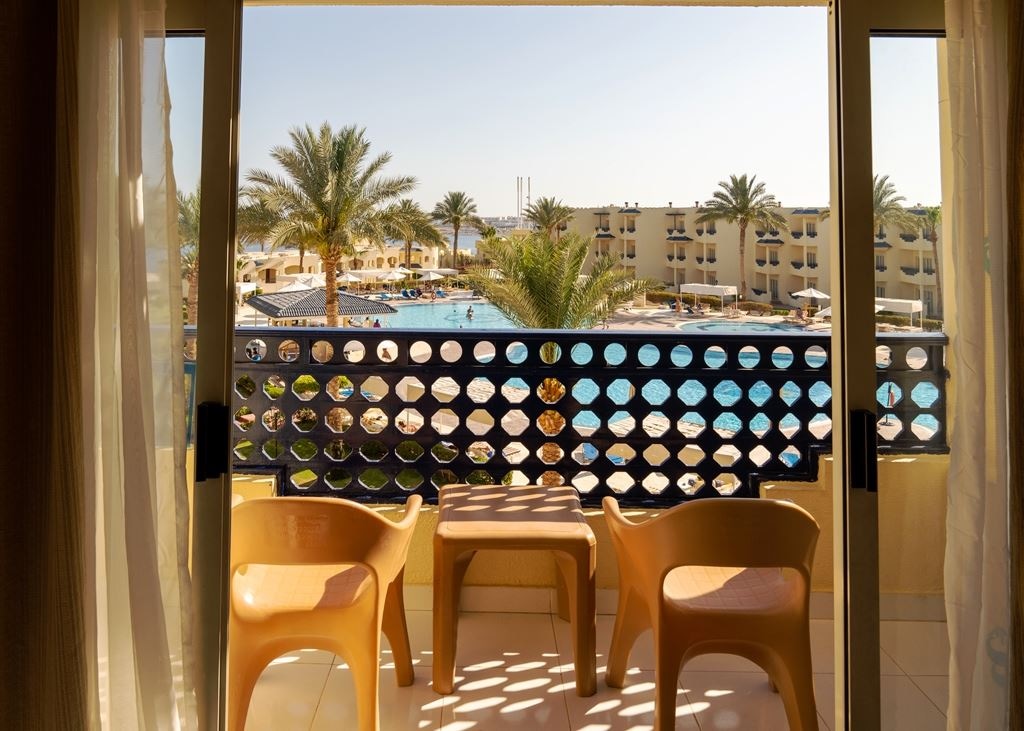 rooms-standard-room-garden---pool---sea-view