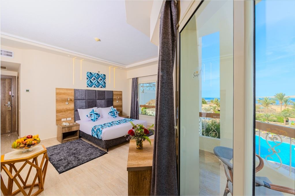 rooms-room-standard-pool-view