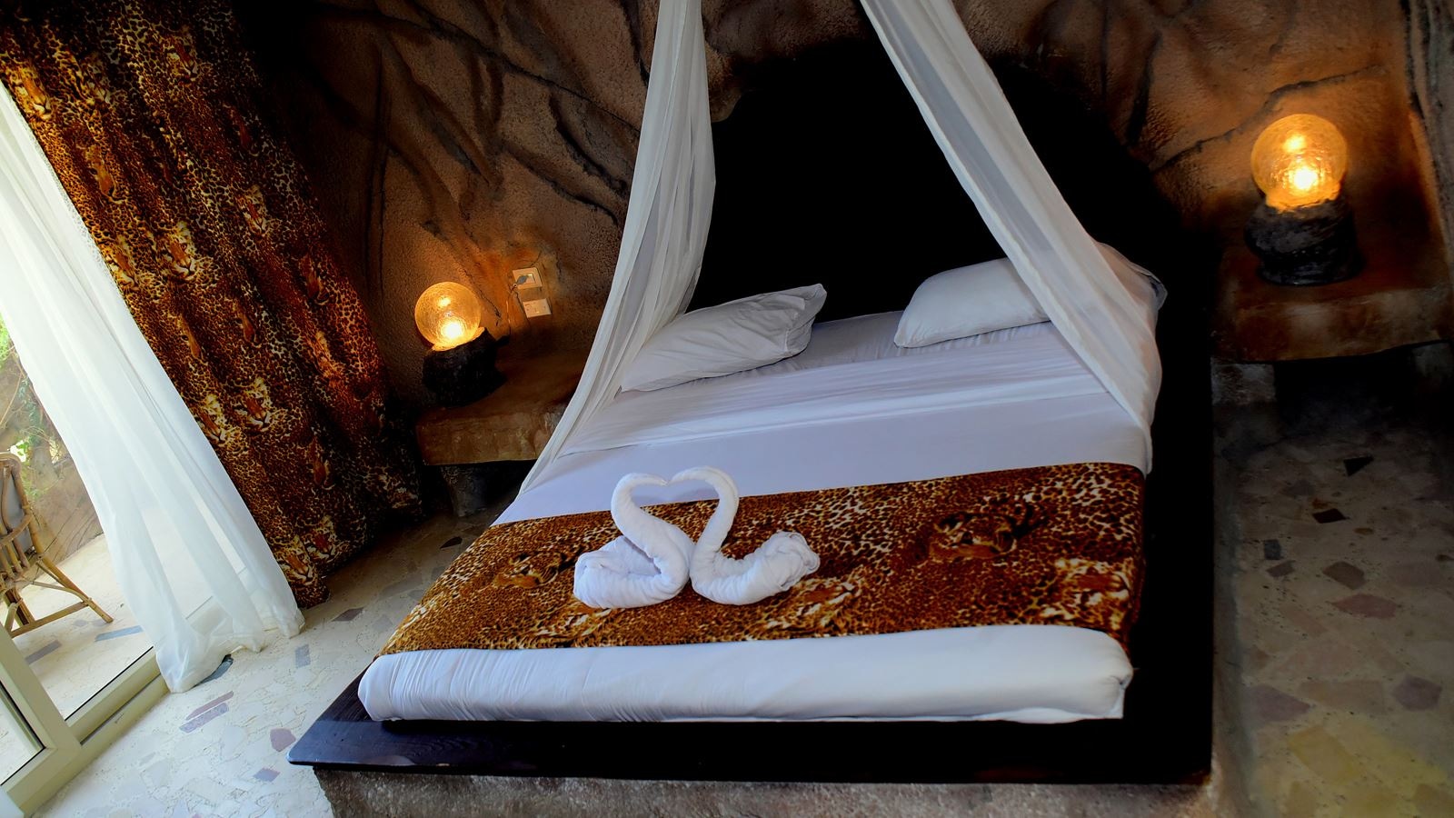 rooms-standard-sea-view-cave