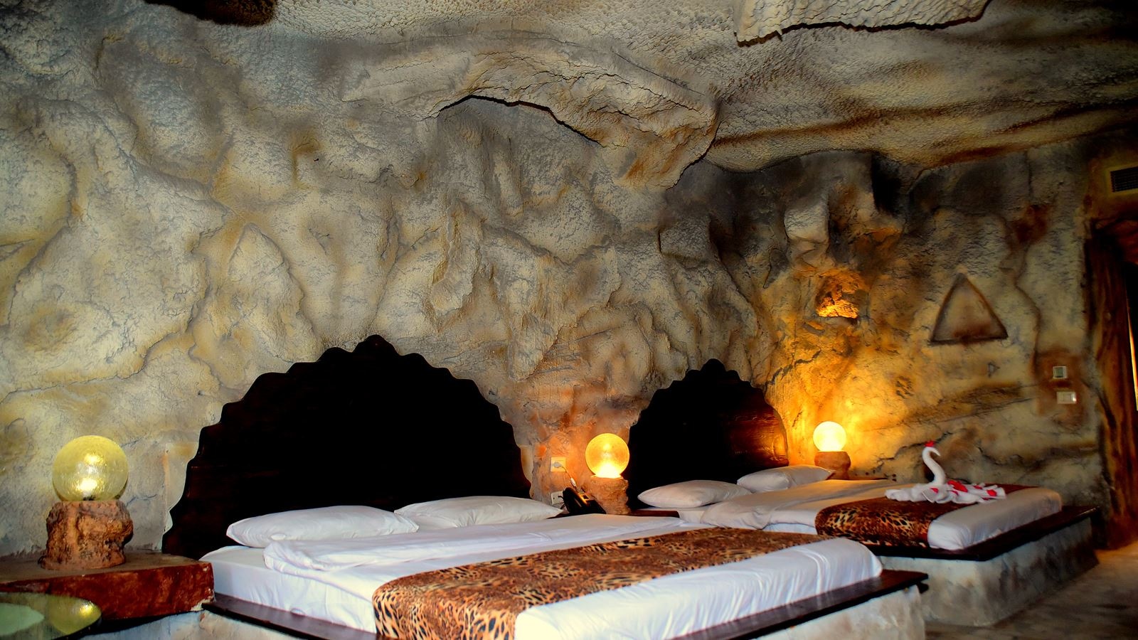 rooms-standard-sea-view-cave