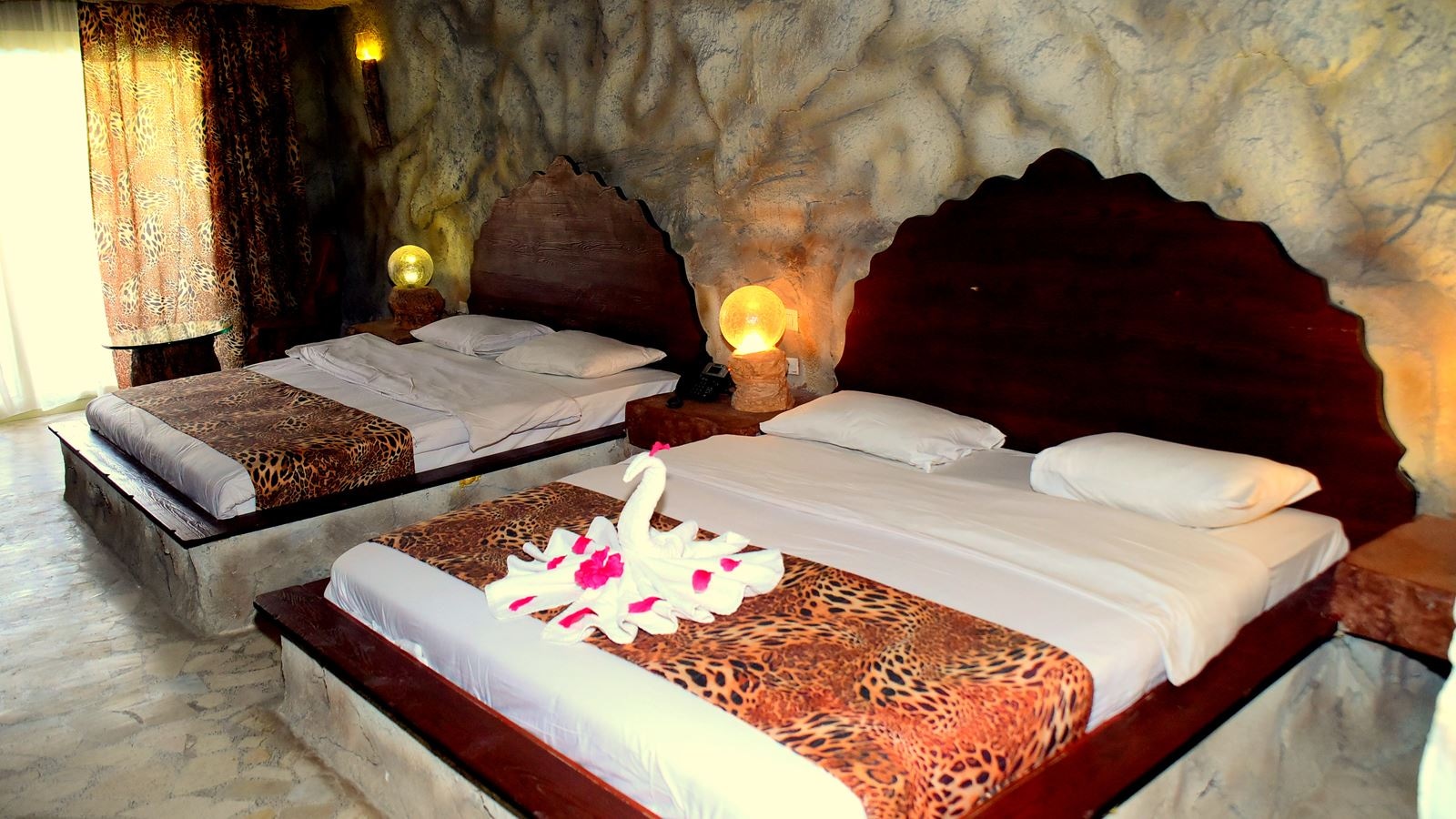 rooms-deluxe-sea-view-cave