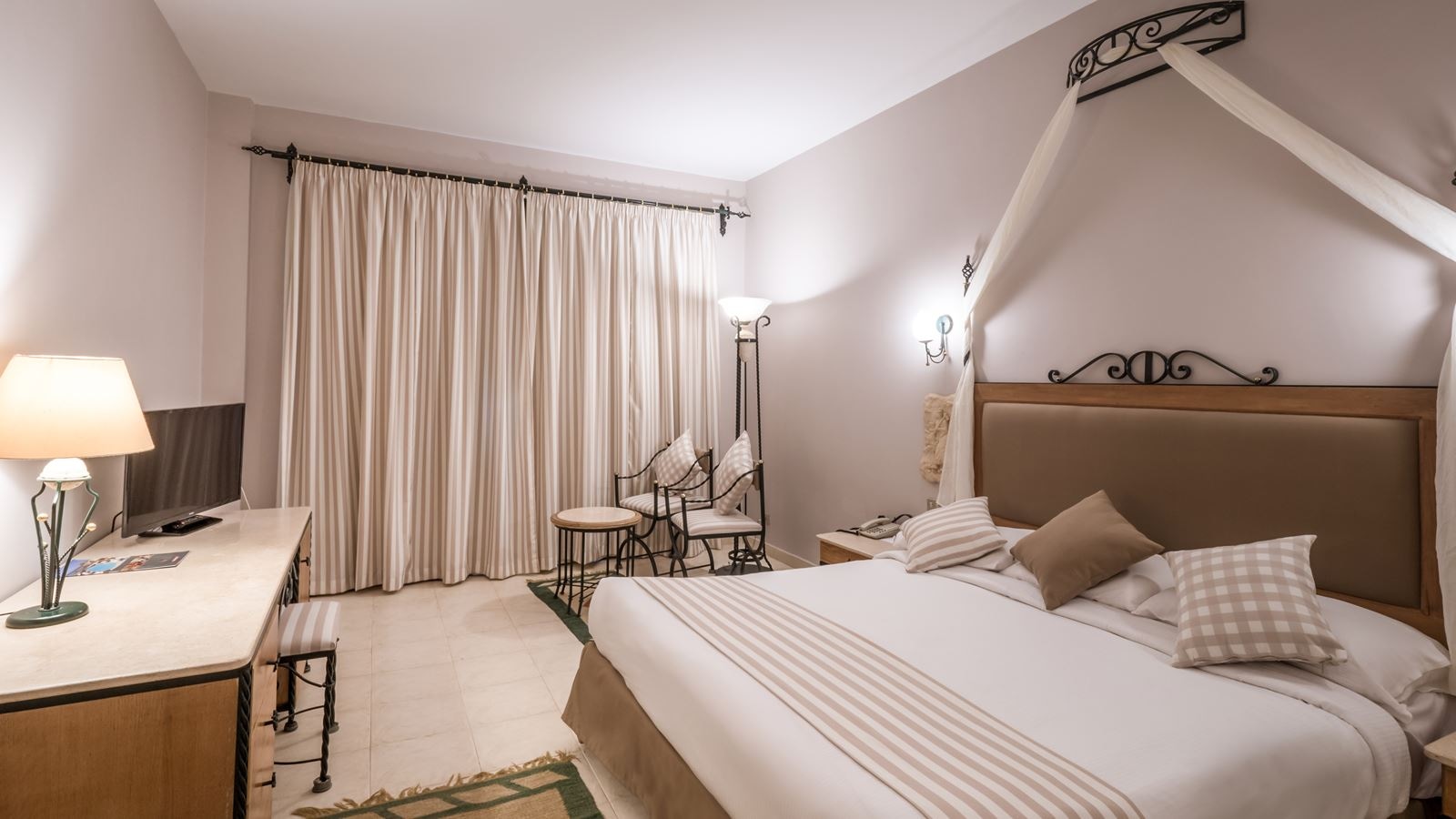 rooms-room-standard-pool--lagoon-view