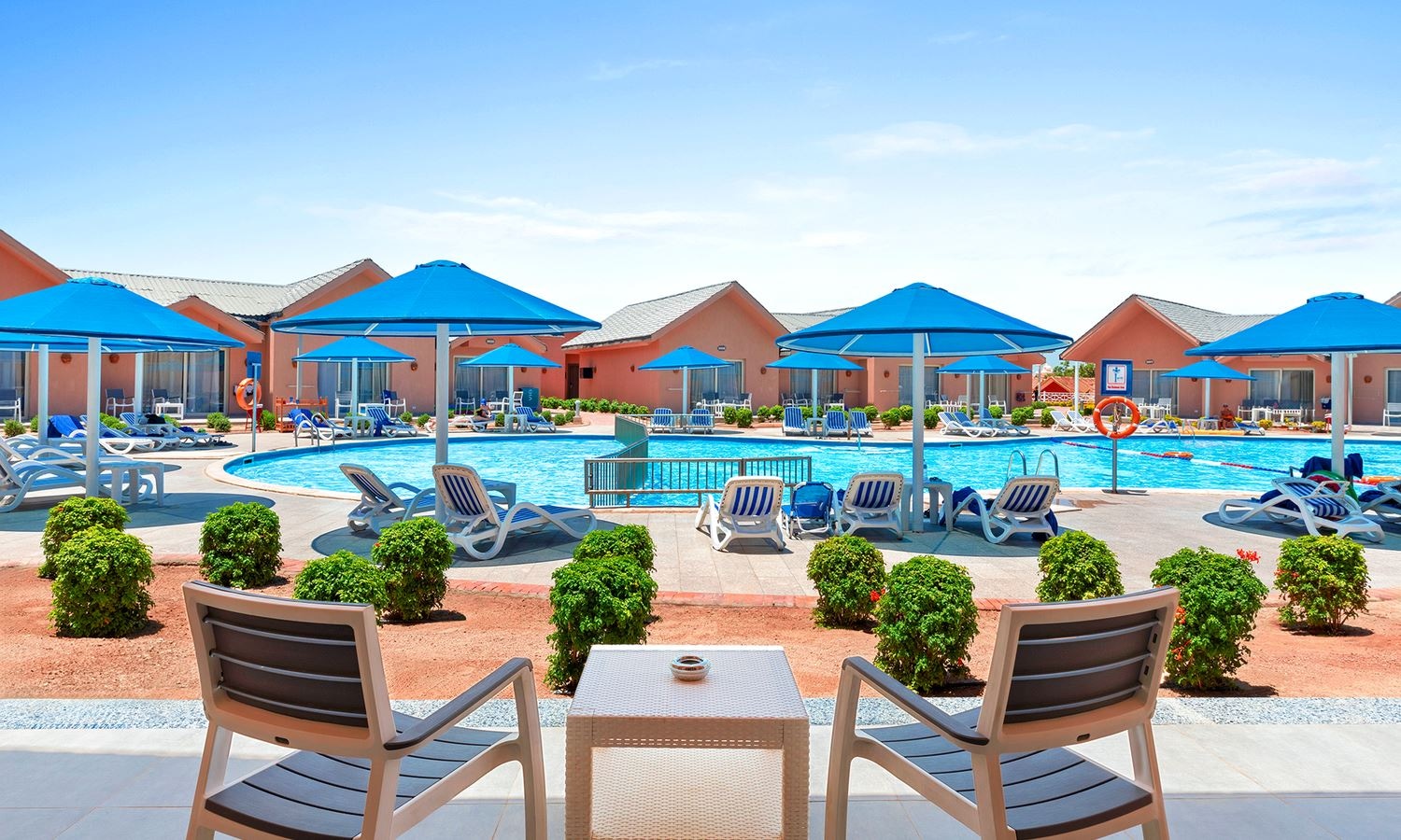 rooms-standard-room-garden-or-pool-view