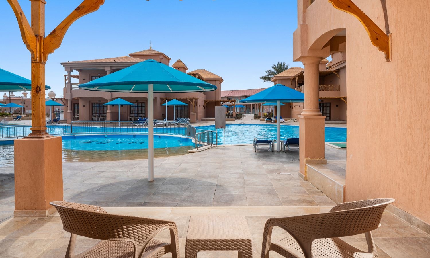 rooms-standard-room-garden-or-pool-view