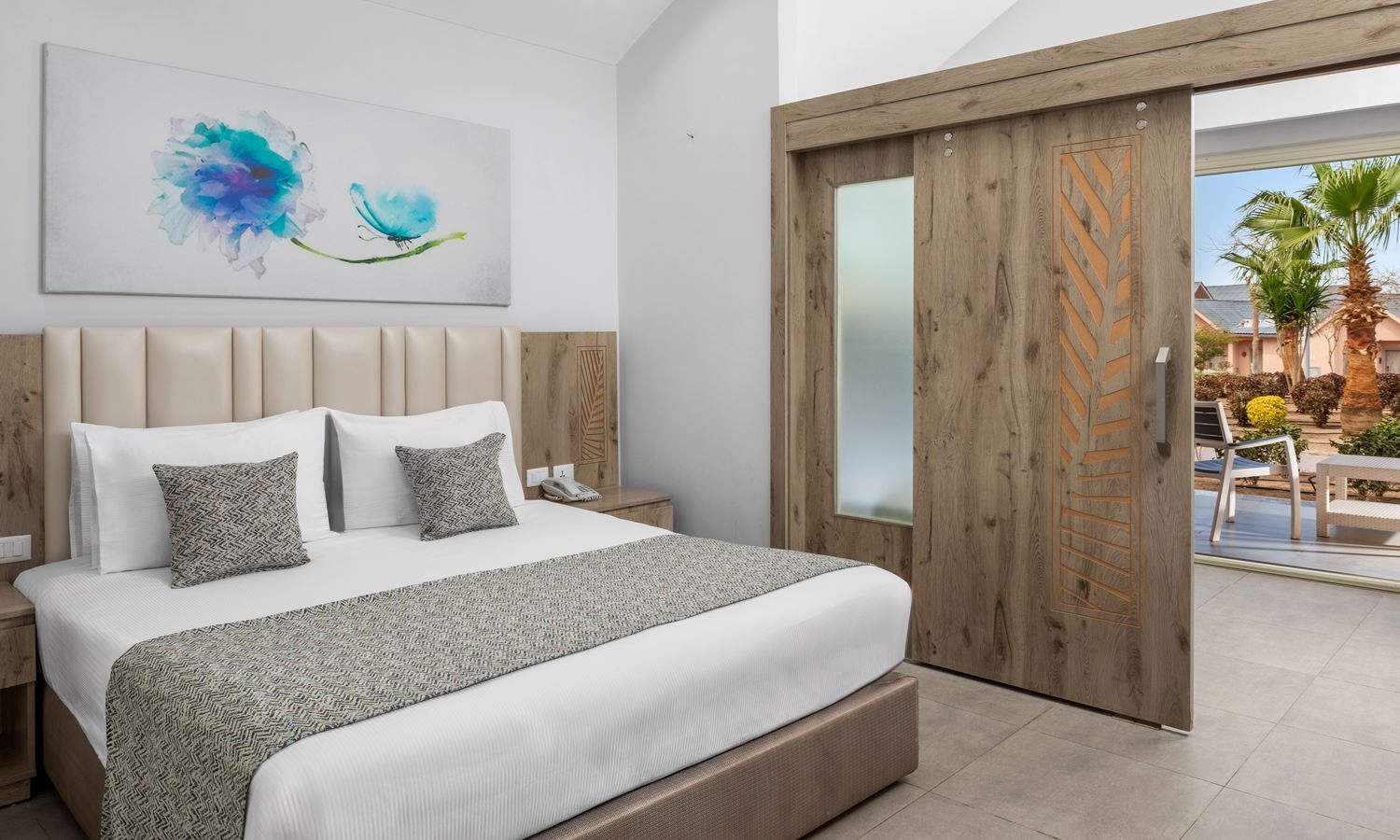 rooms-family-bungalow-sliding-pool-view