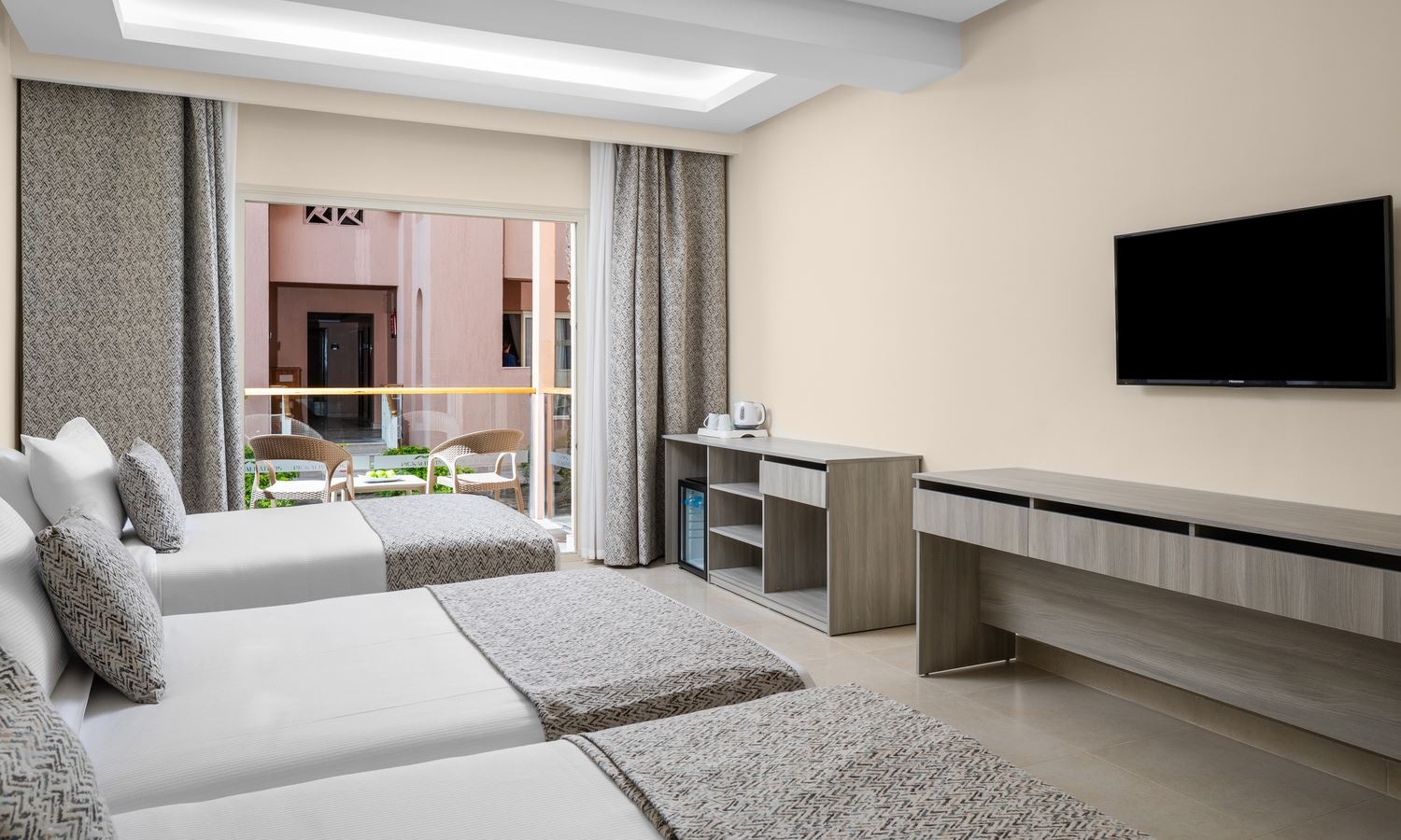 rooms-coral-standard-room-garden-view