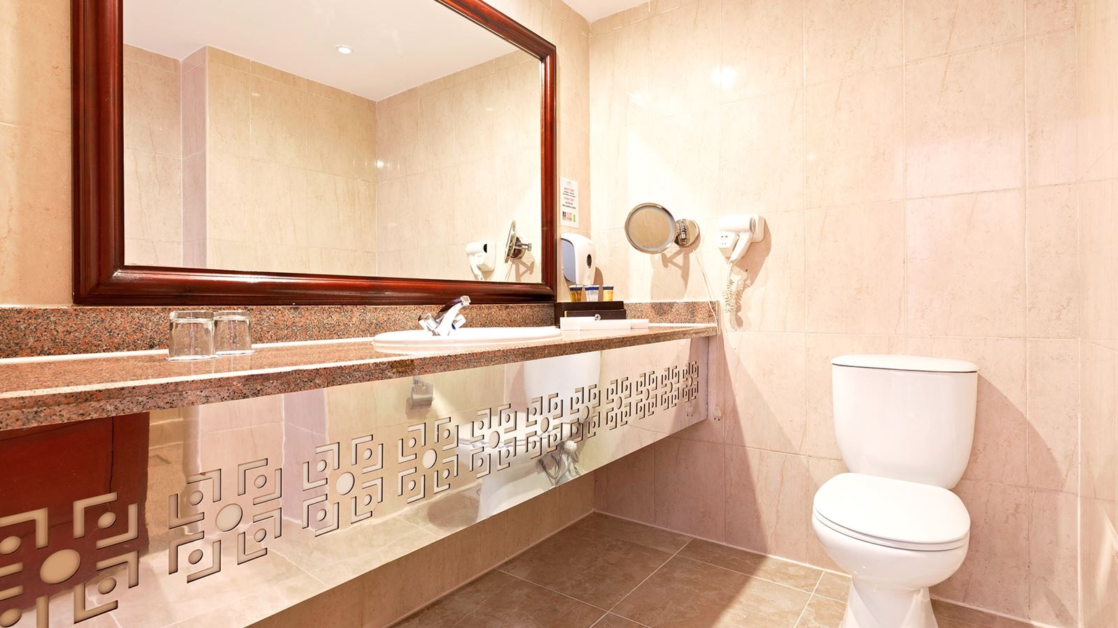 rooms-coral-standard-room-garden-view