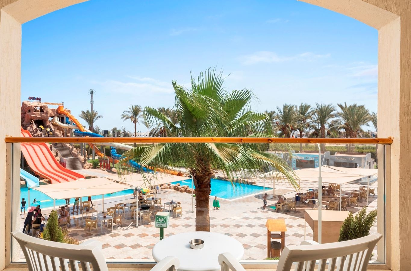 rooms-family-large-gardenpool-view