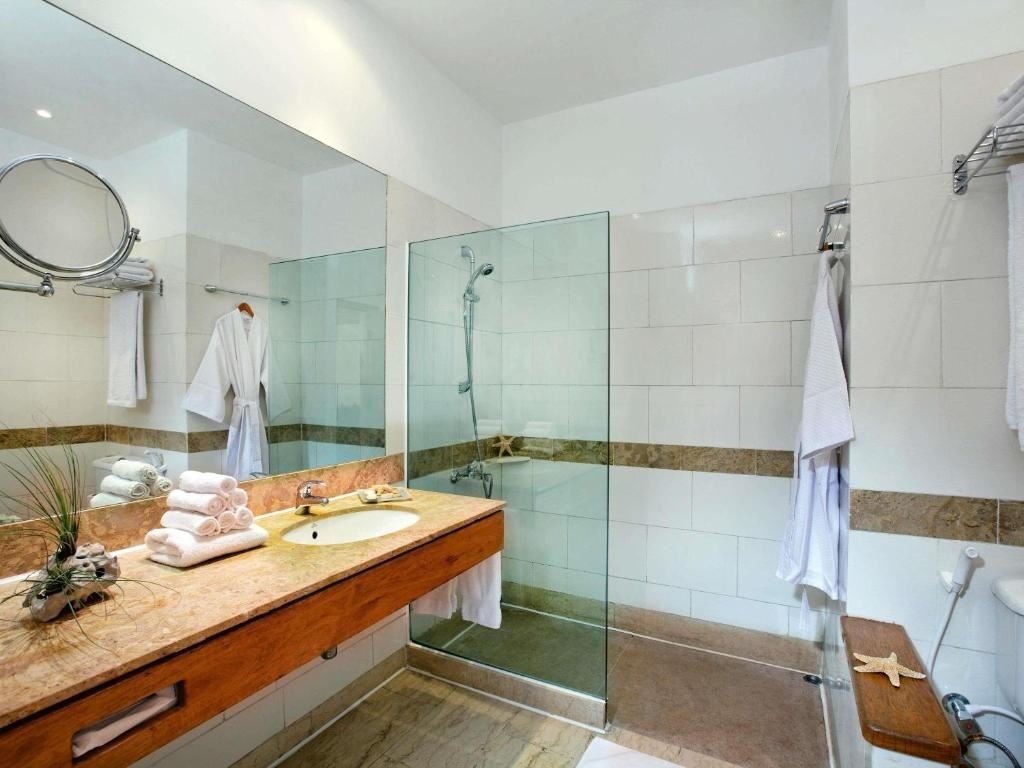 rooms-deluxe-sea-view-room