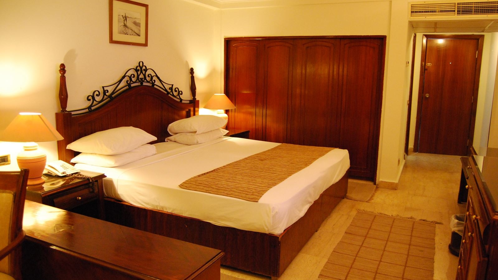 rooms-superior-room