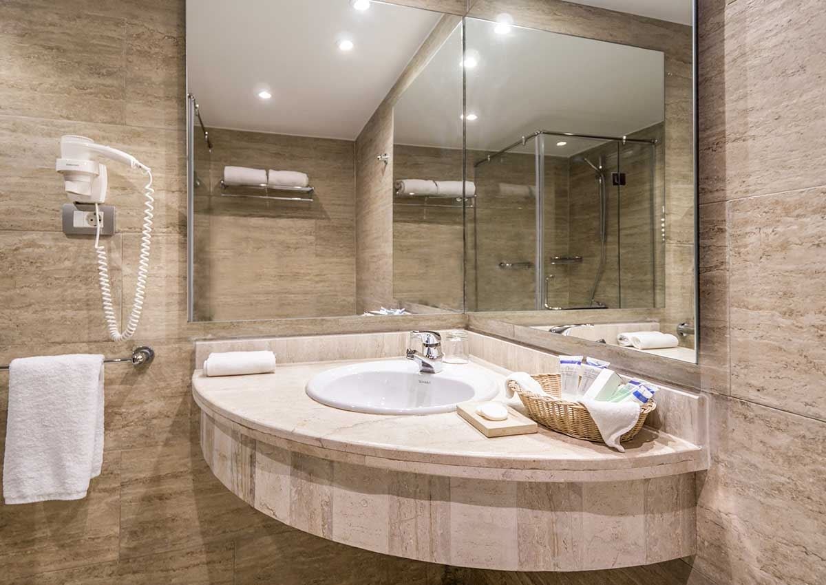 rooms-standard-room-side-sea-view