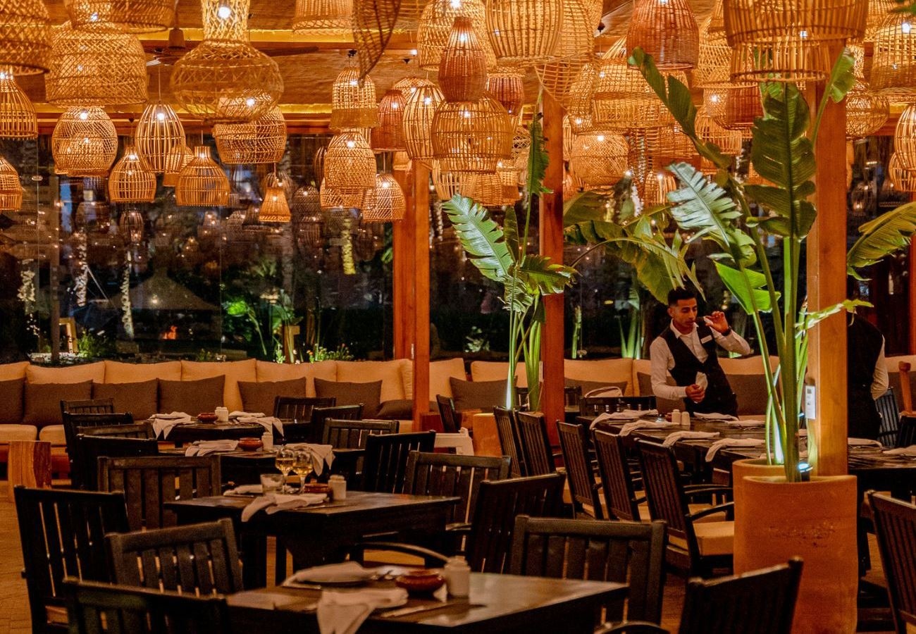 restaurants-beach-bar-and-restaurant