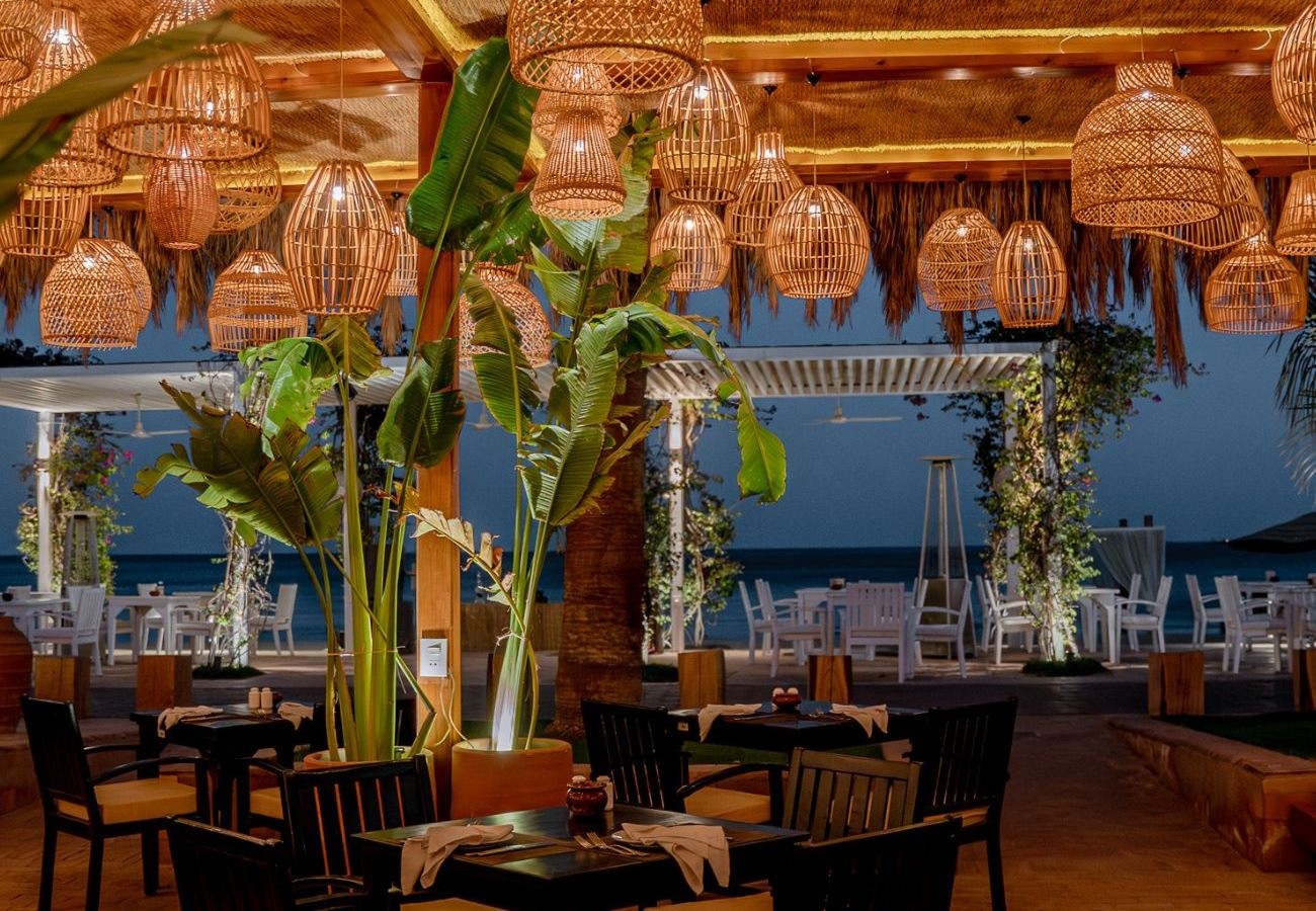 restaurants-beach-bar-and-restaurant