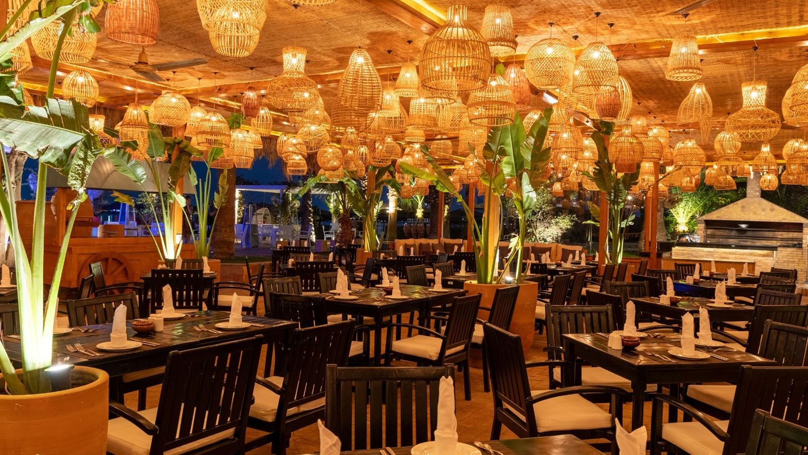 restaurants-beach-bar-and-restaurant