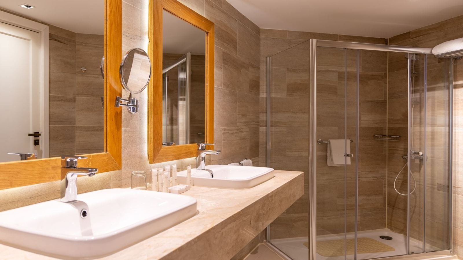 rooms-elite-suite-west-bay