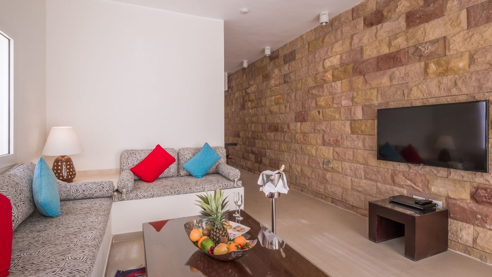 rooms-swimup-one-bedroom-villa