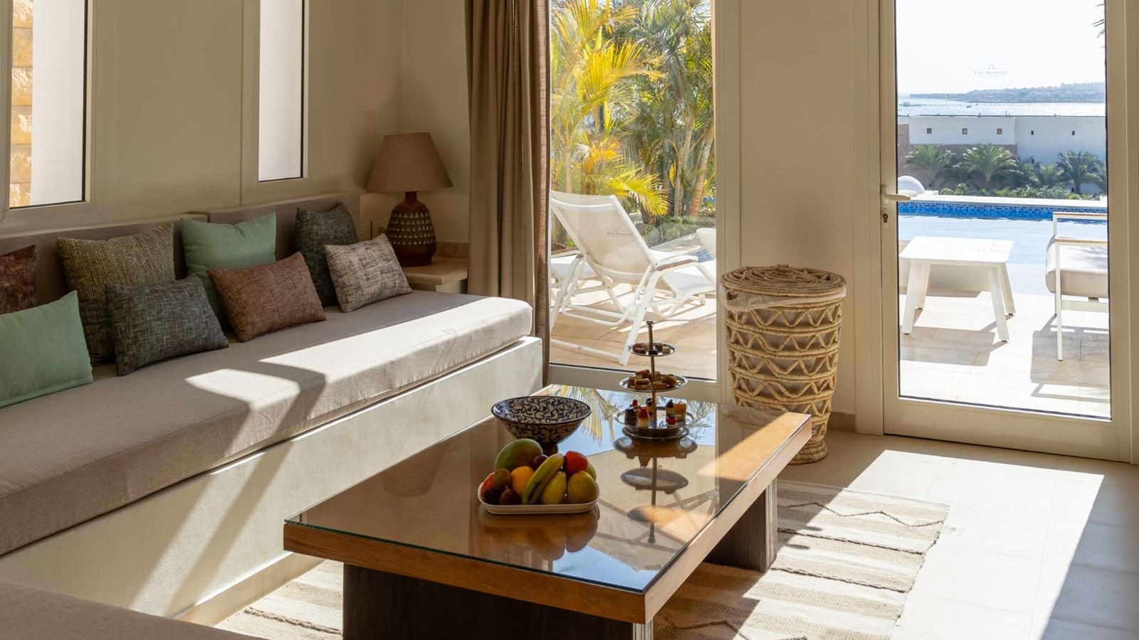 rooms-swimup-sea-view-villa-one-bedroom