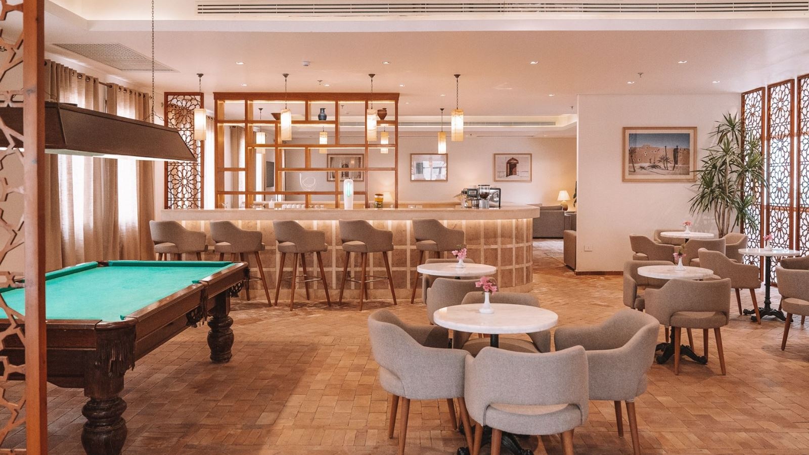 bars-west-bay-lobby-bar-adults-only