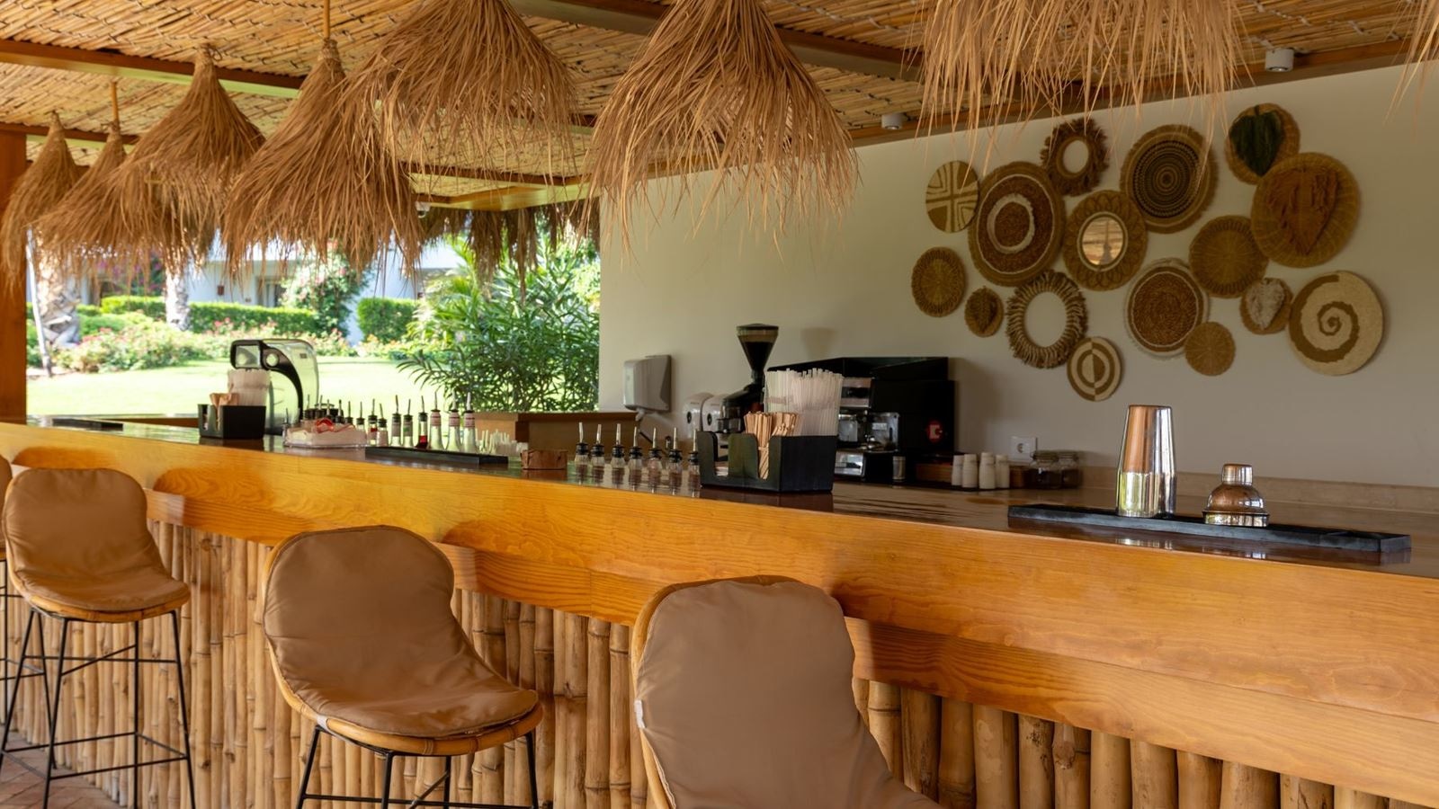 bars-jungle-pool-bar-adults-only