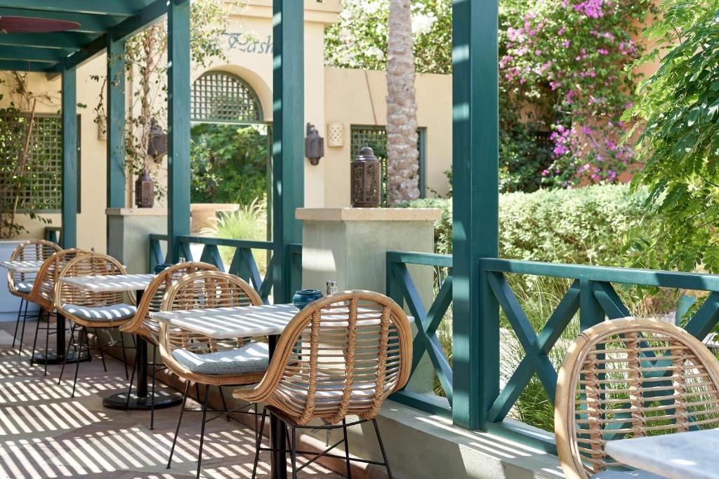 restaurants-restaurants