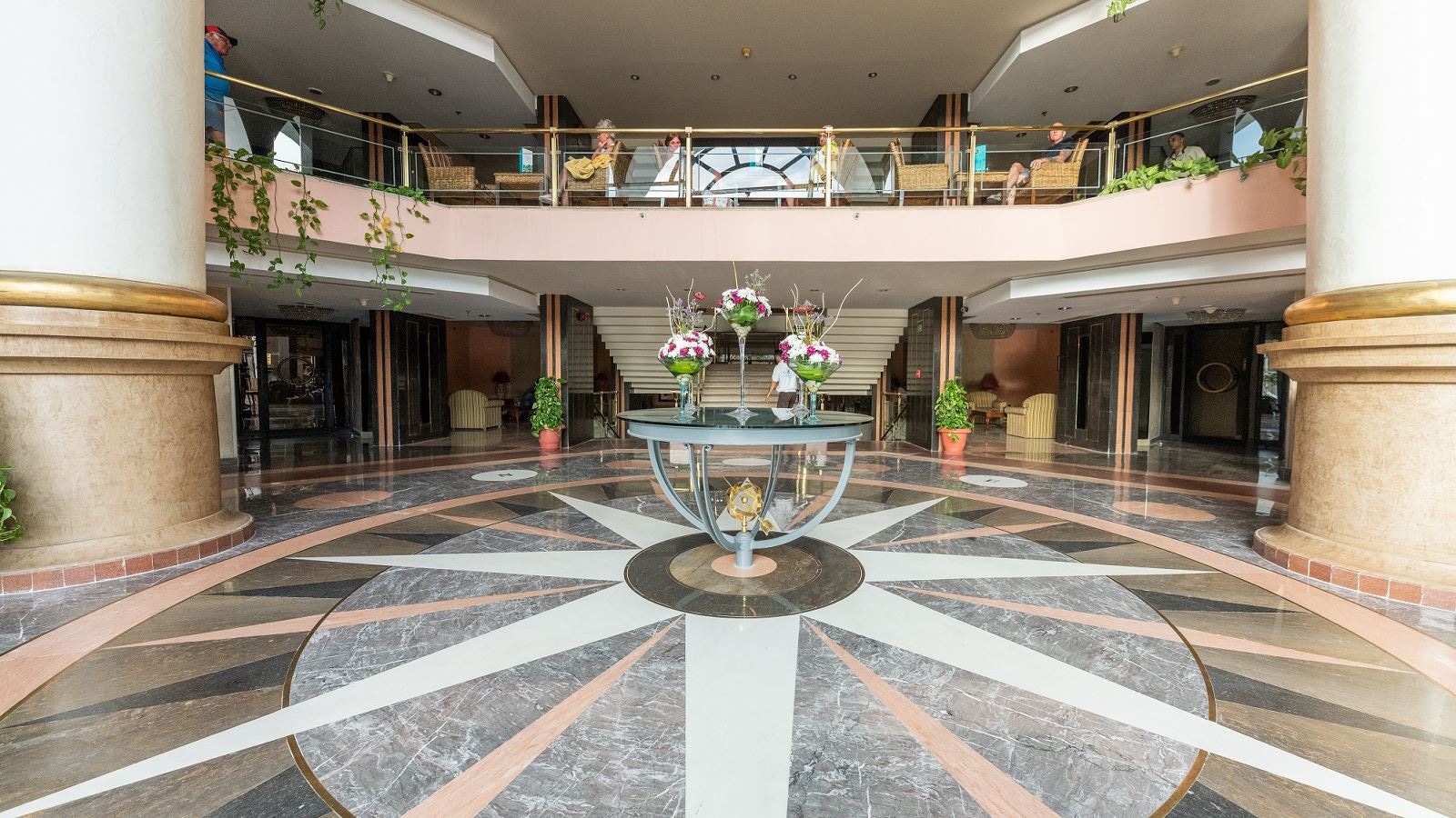 bars-sun-bean-lobby-bar-5th-floor