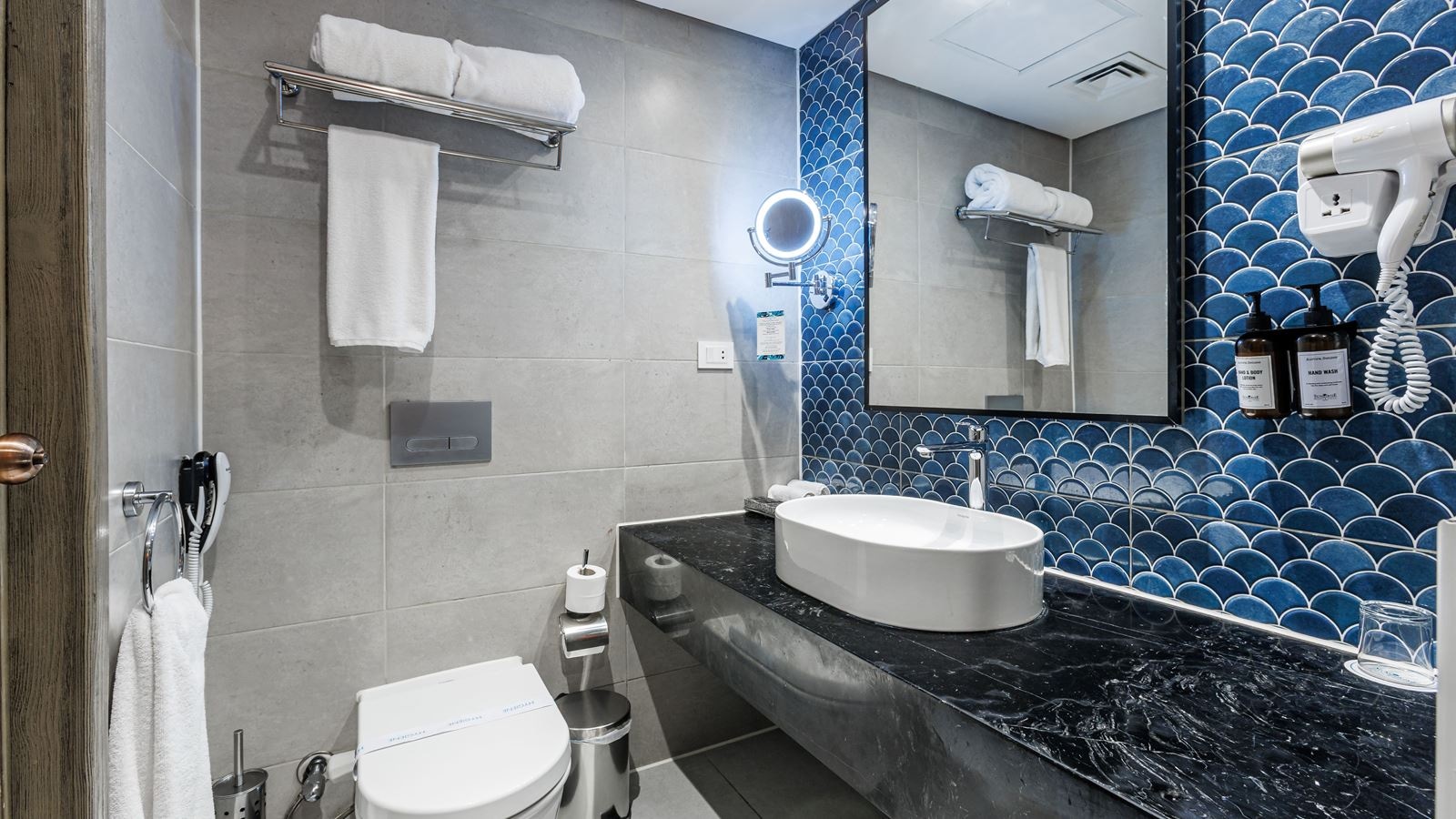 rooms-junior-suite-city-view