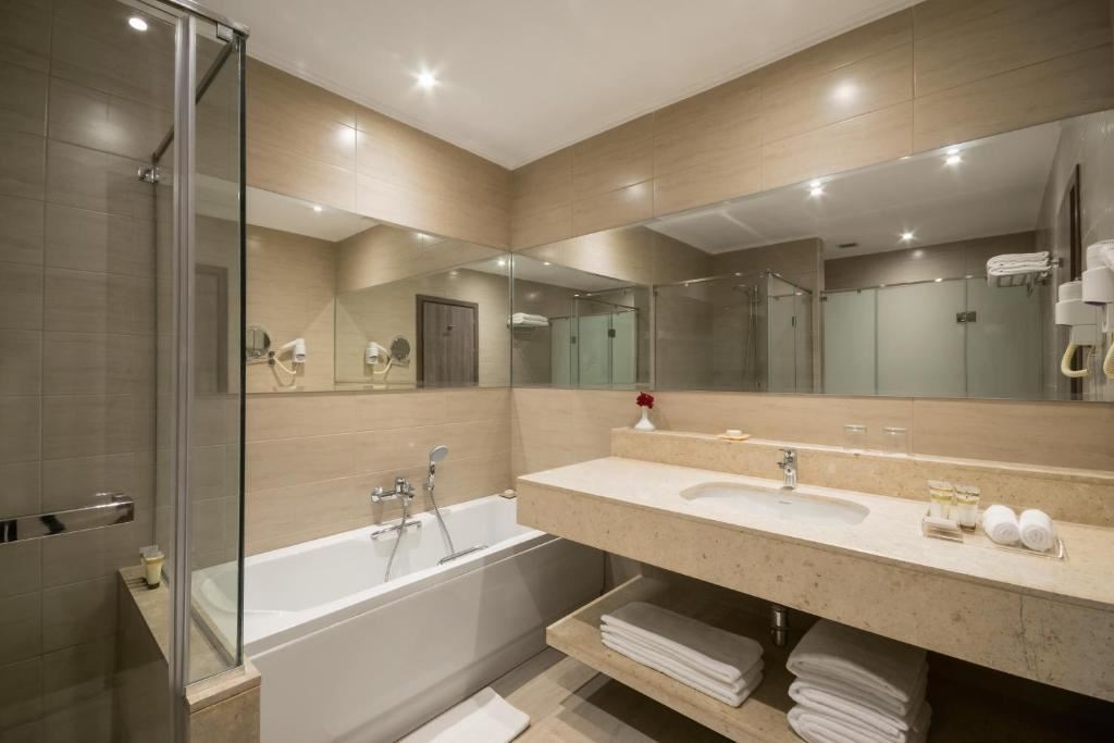 rooms-superior-pool-view