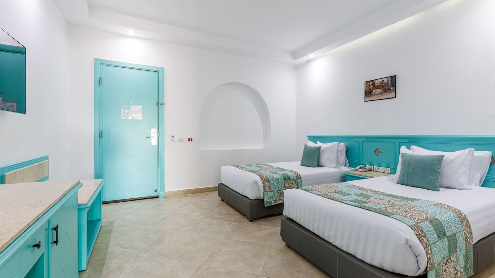 rooms-family-suite-pool-view