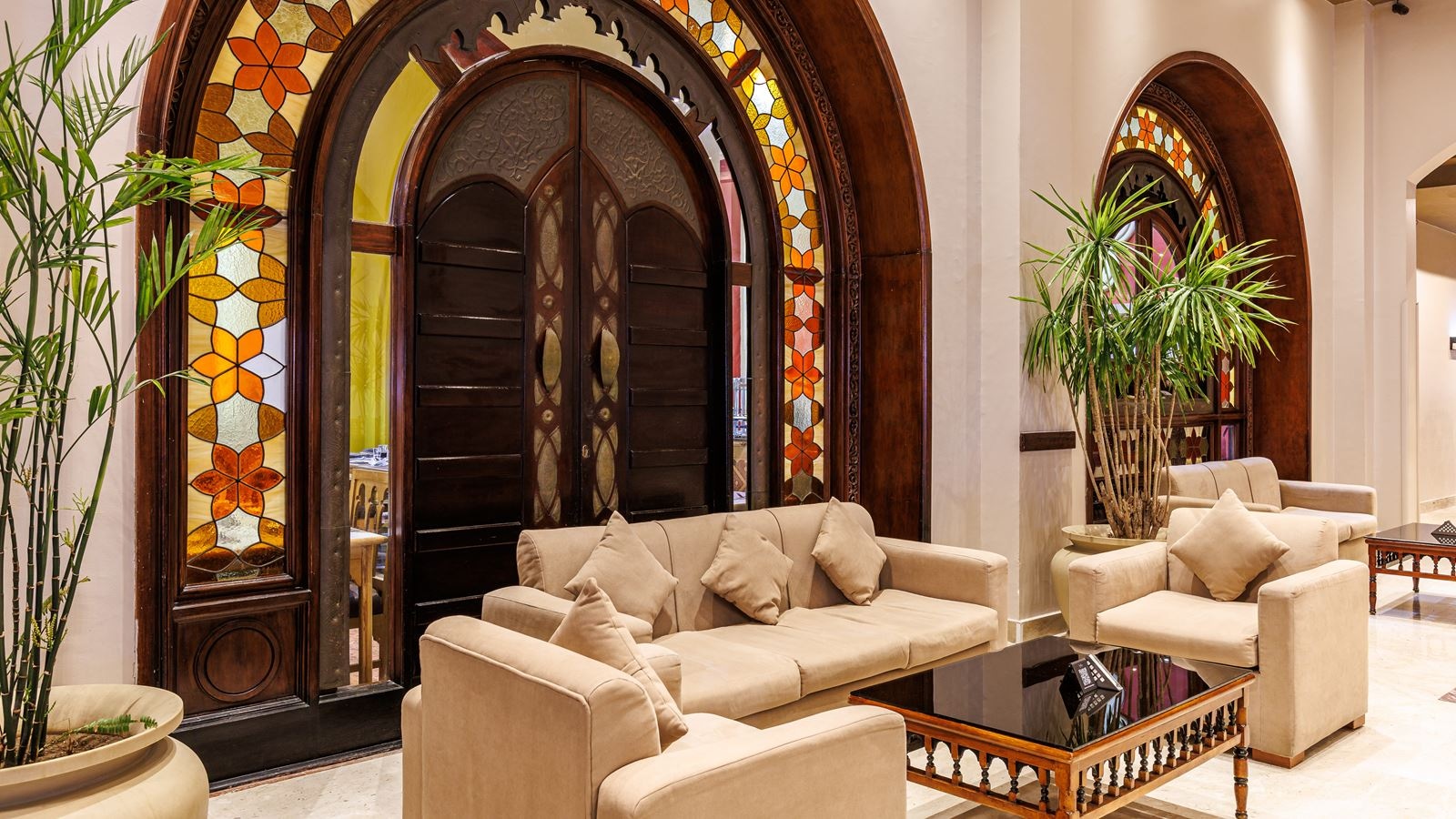 restaurants-sun-ray-lobby-bar