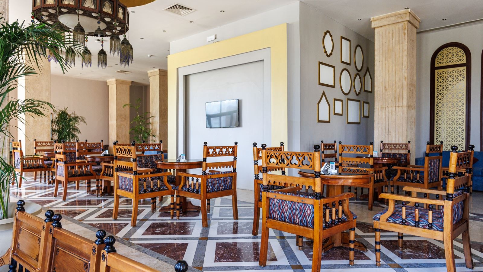 restaurants-sun-ray-lobby-bar