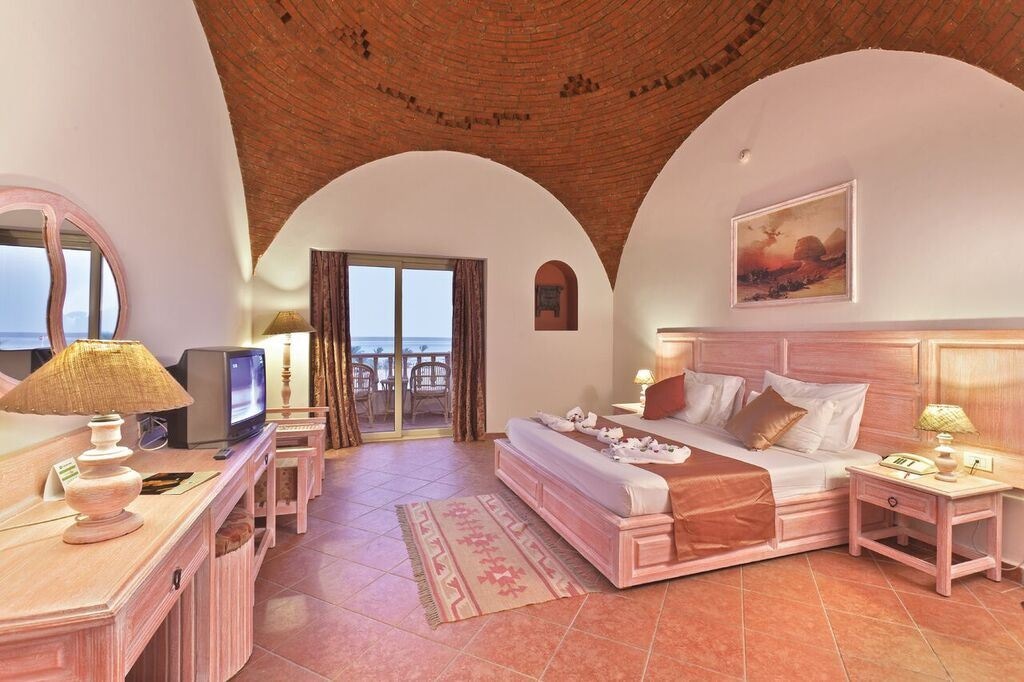 rooms-standard-front-view-room