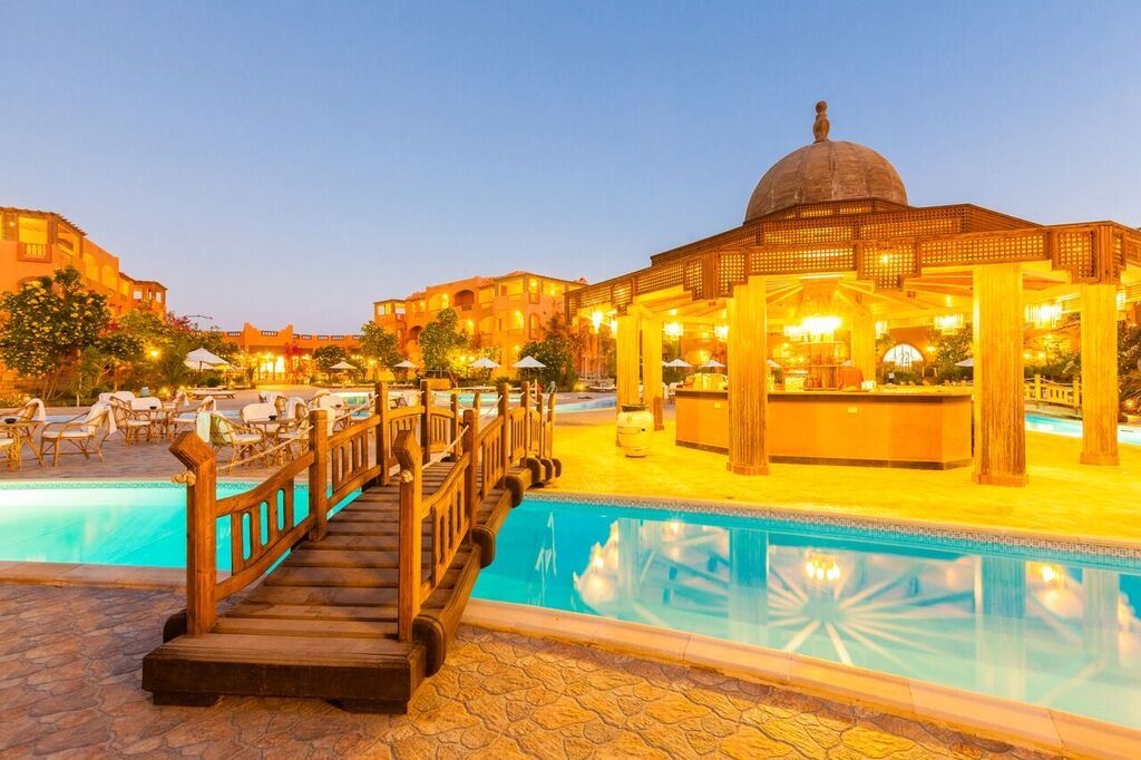 bars-gardenia-pool-bar