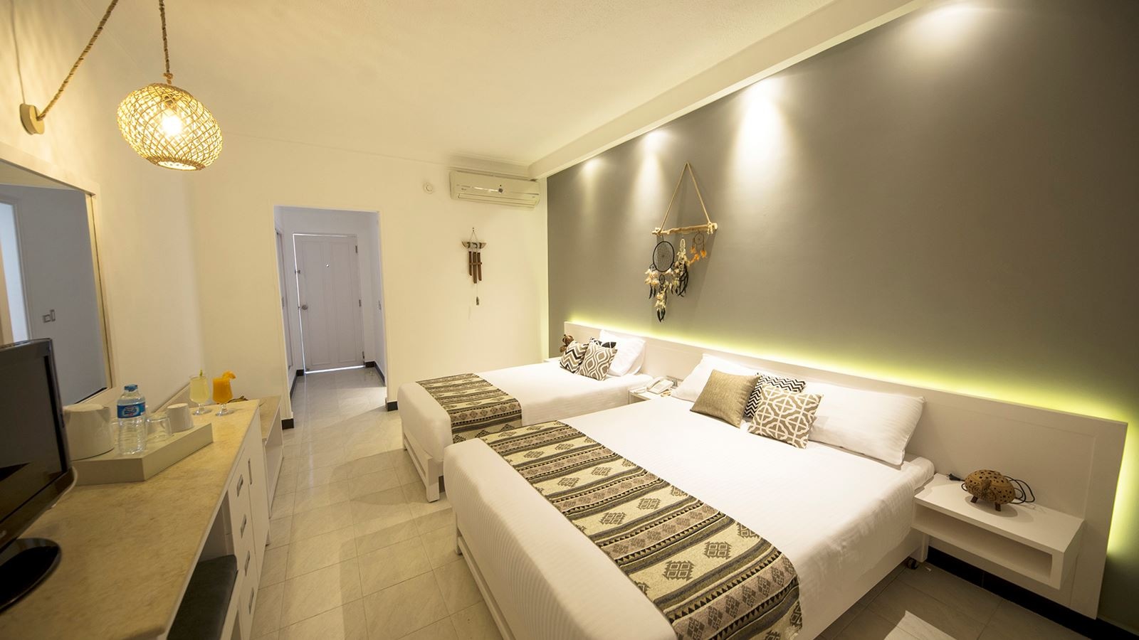 rooms-triple-trouble-room-garden-or-pool-view