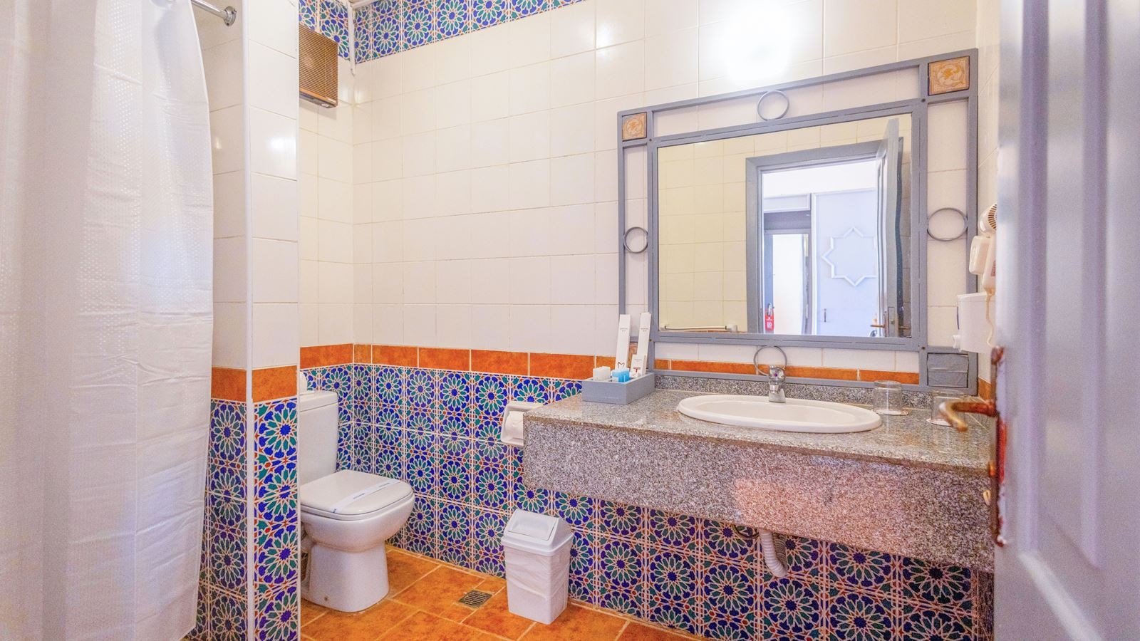 rooms-family-room-garden-view