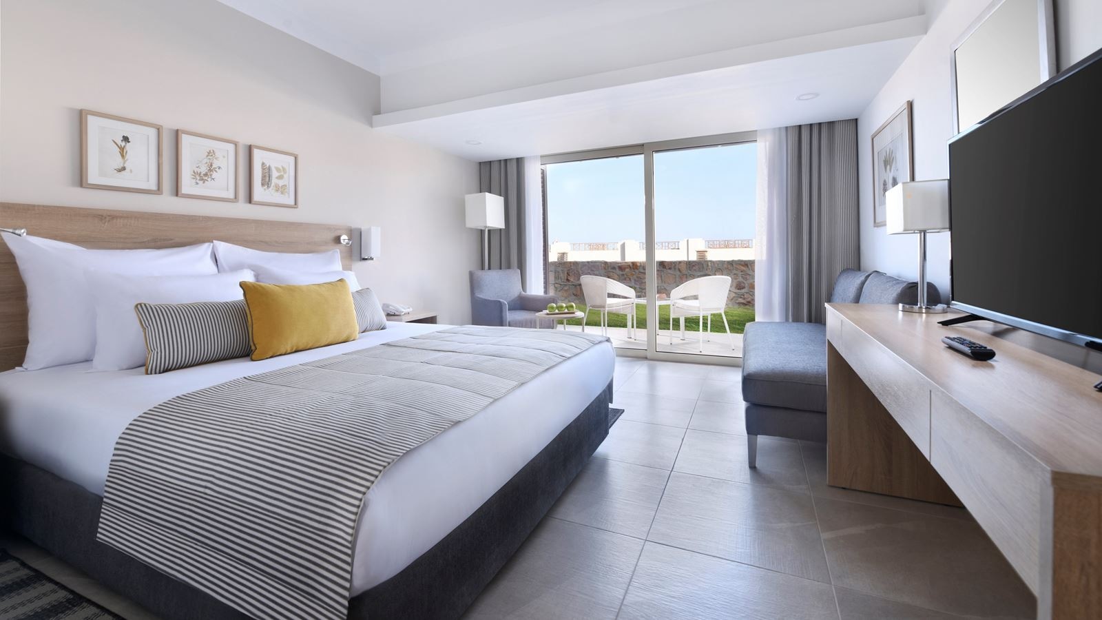 rooms-superior-family-room-garden-view