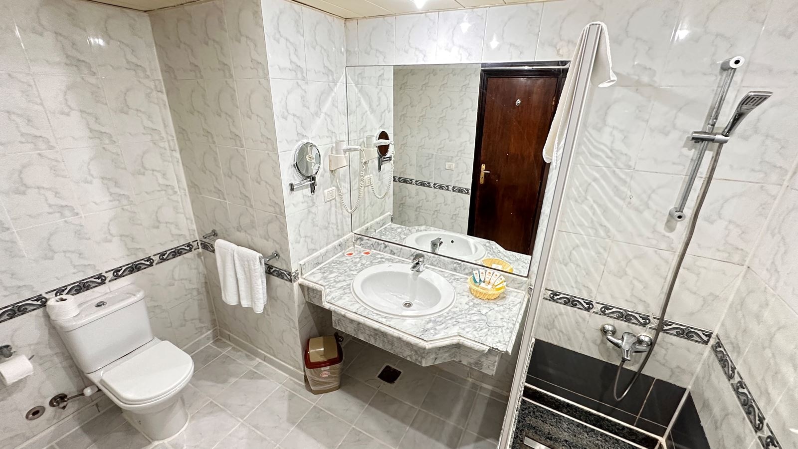 rooms-club-royal-regency-side-sea