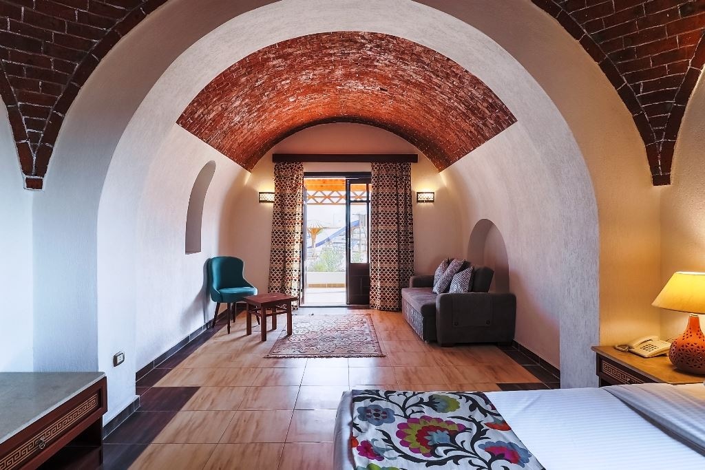 rooms-standard-room-pool-view