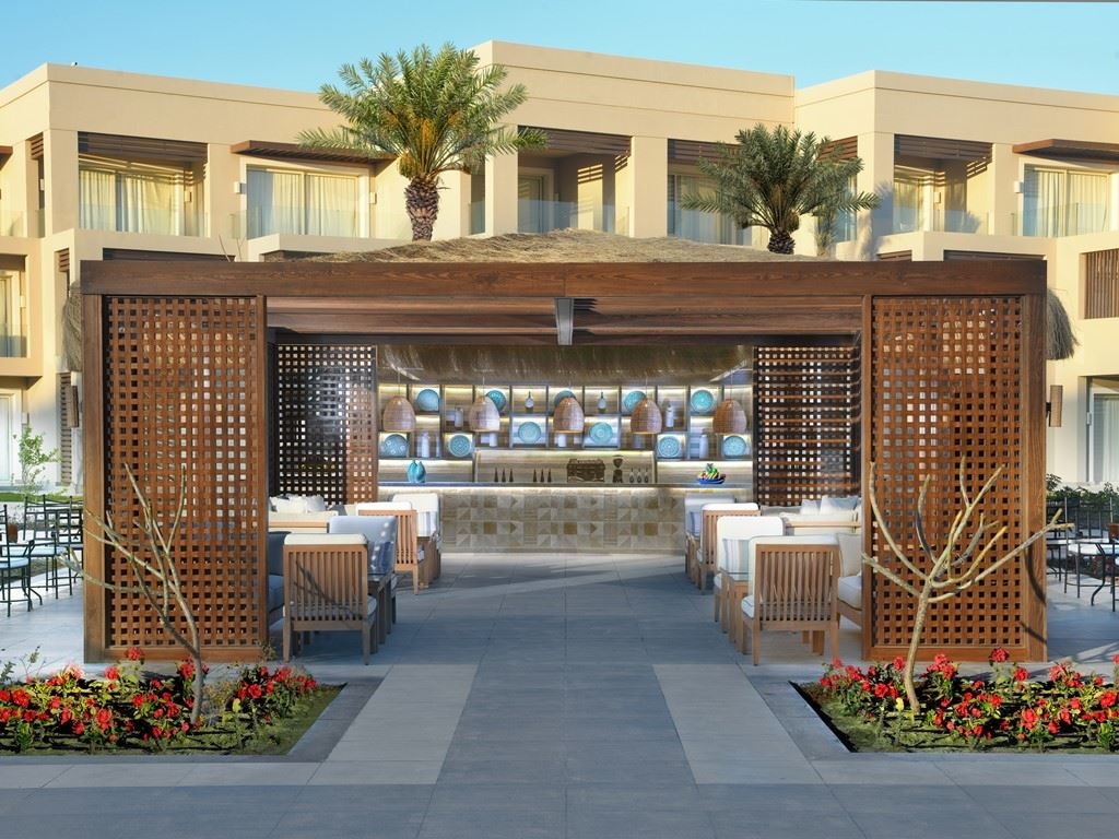 restaurants-cabana-pool-restaurant