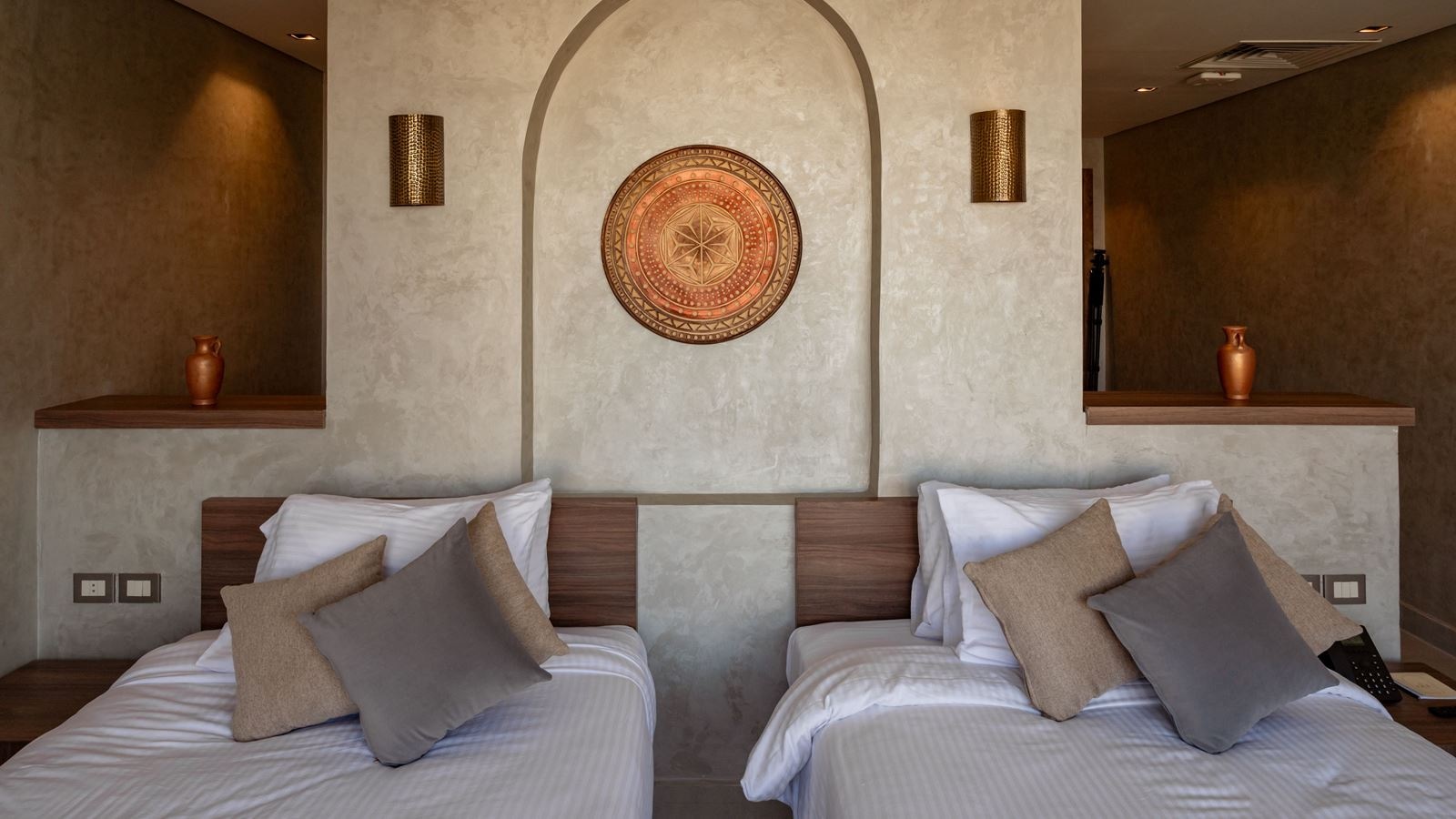 rooms-junior-suite-pool-or-sea