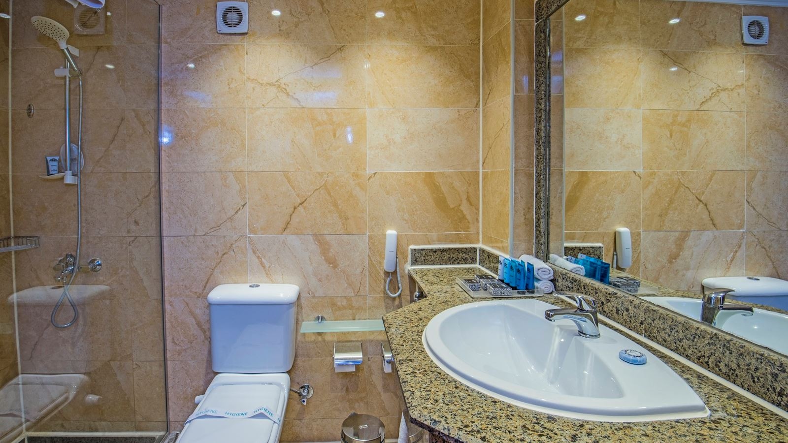 rooms-promo-back-view-room