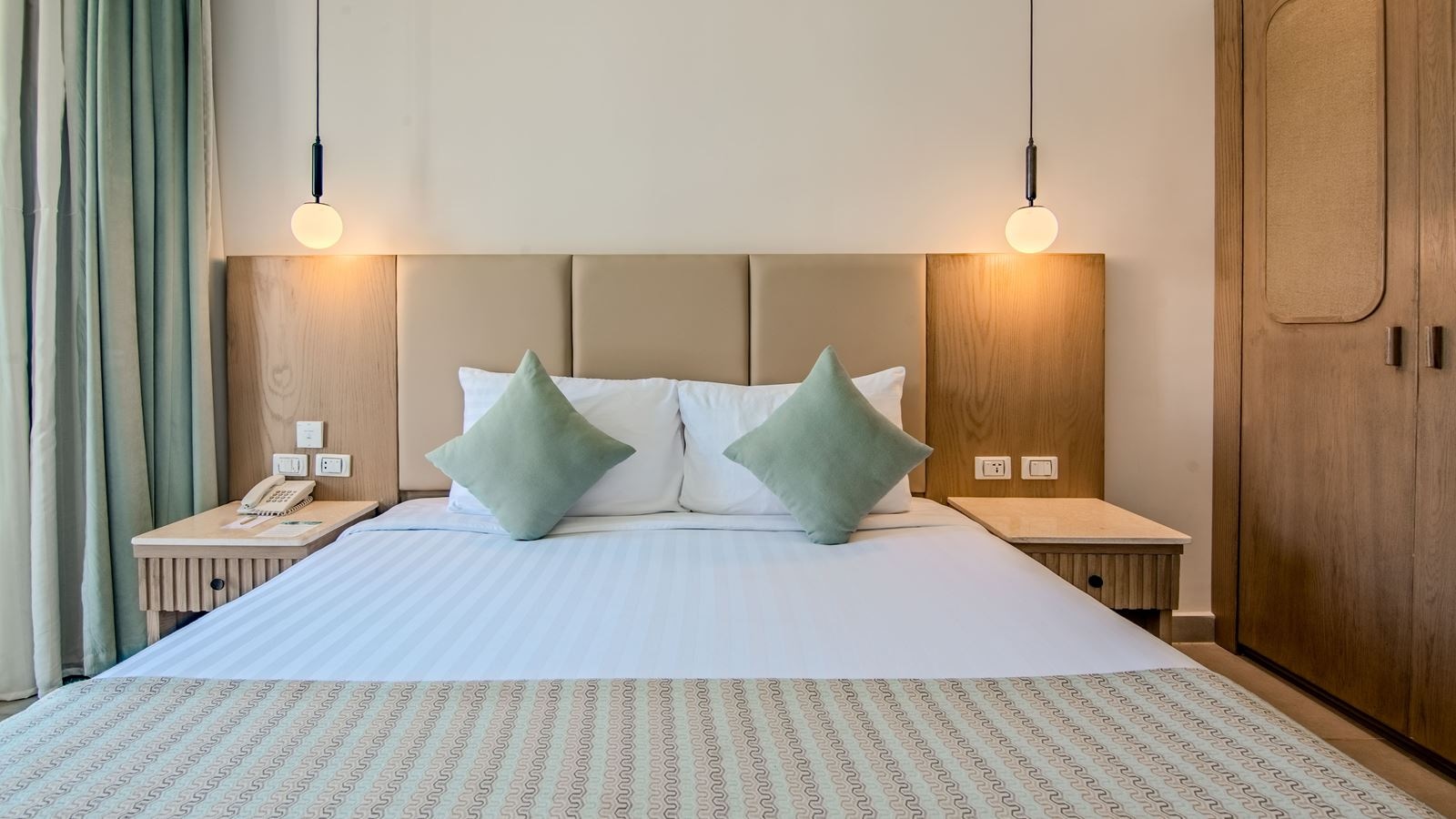 rooms-superior-backpool-view