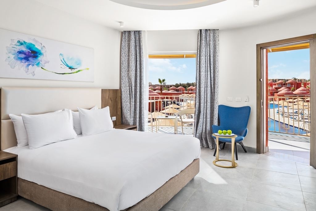 rooms-standard-room-pool--garden-view