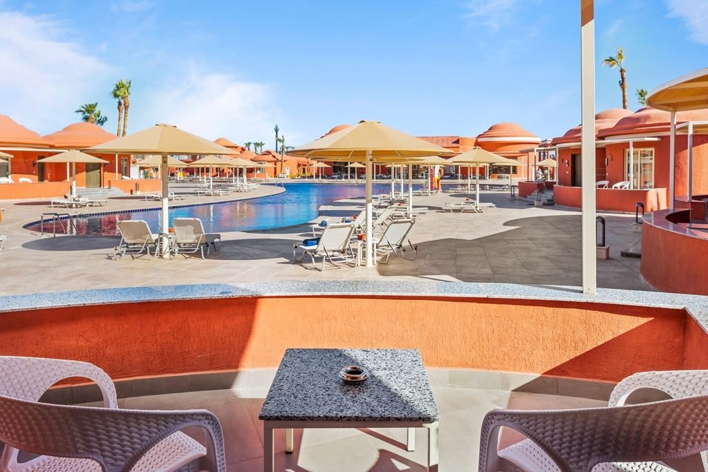 rooms-bungalow-room-pool--garden-view