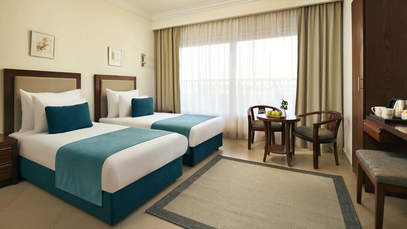 rooms-deluxe-family-connected-pool-view