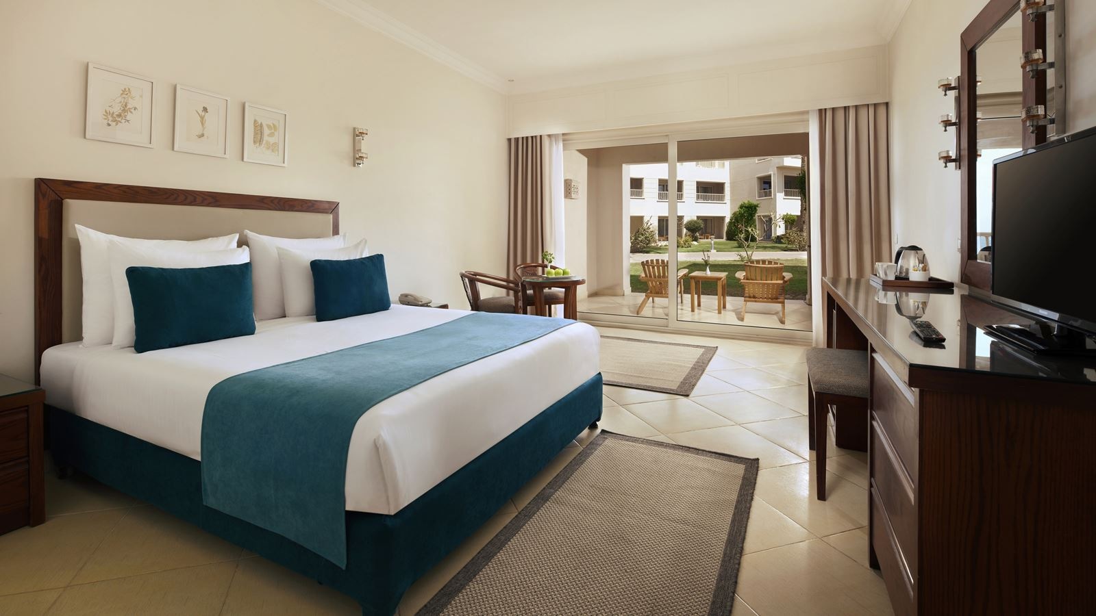 rooms-superior-room-pool-view